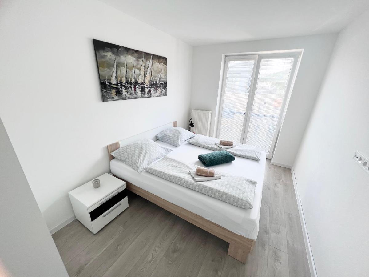City Center Apartment With Nice Balcony Zilina Bagian luar foto