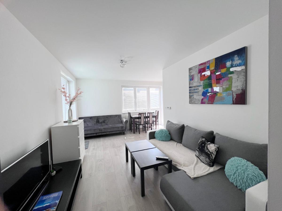 City Center Apartment With Nice Balcony Zilina Bagian luar foto